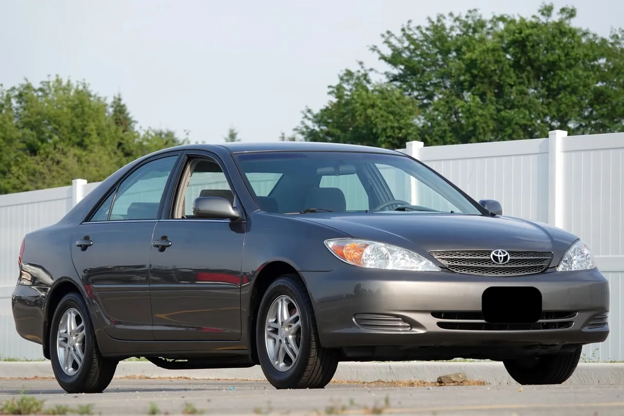 2002 Toyota Camry LE - Photo 6