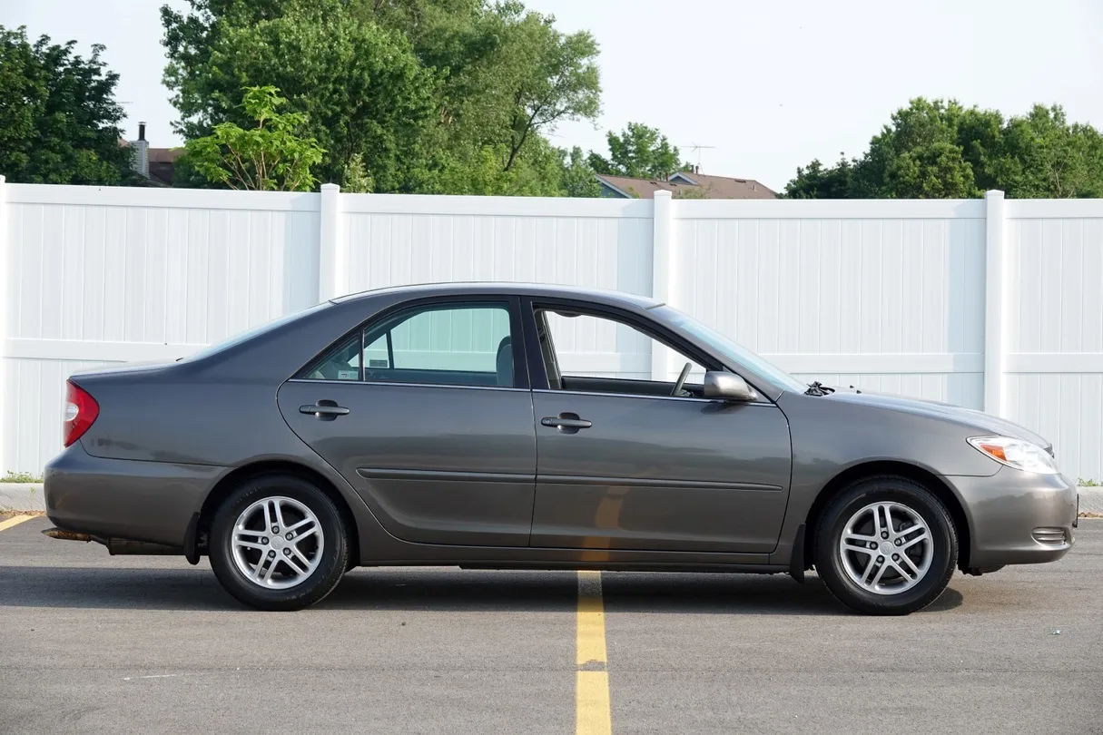 2002 Toyota Camry LE - Photo 7