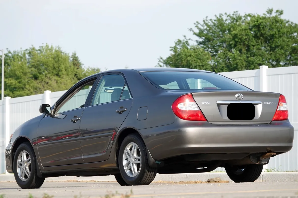 2002 Toyota Camry LE - Photo 10