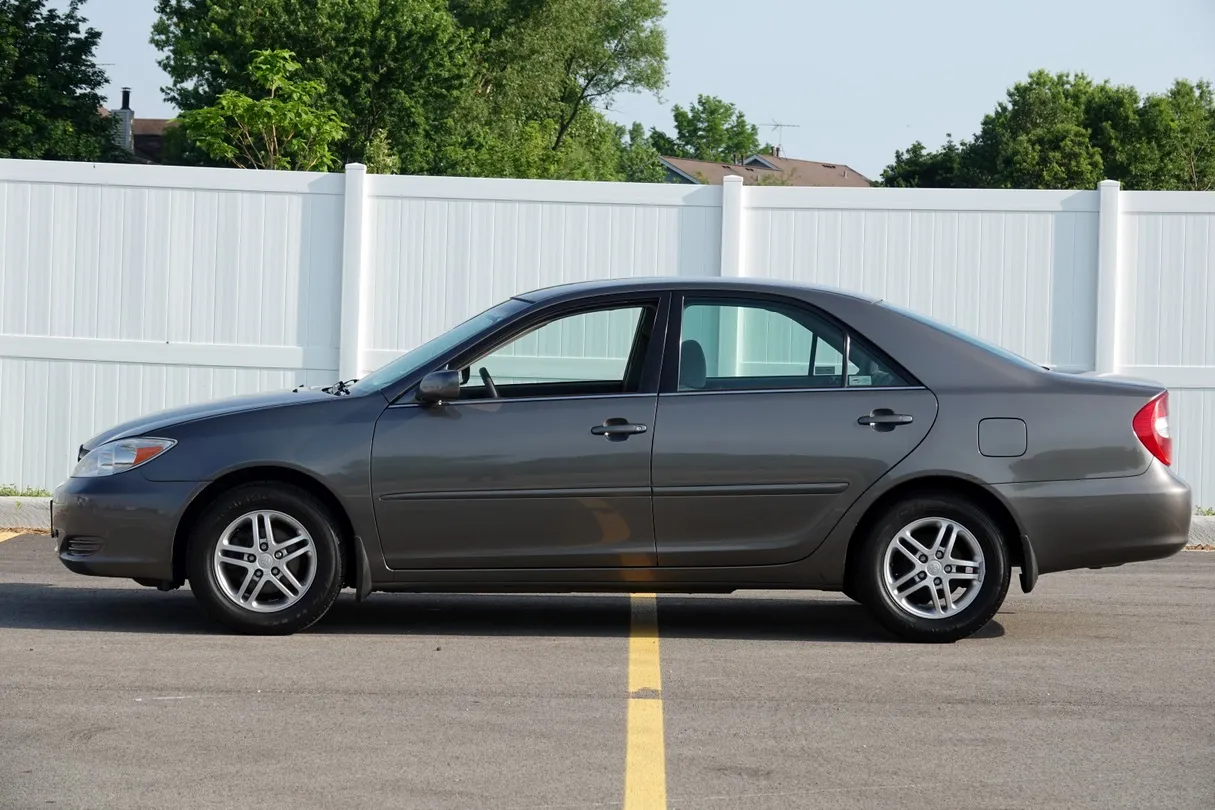 2002 Toyota Camry LE - Photo 11