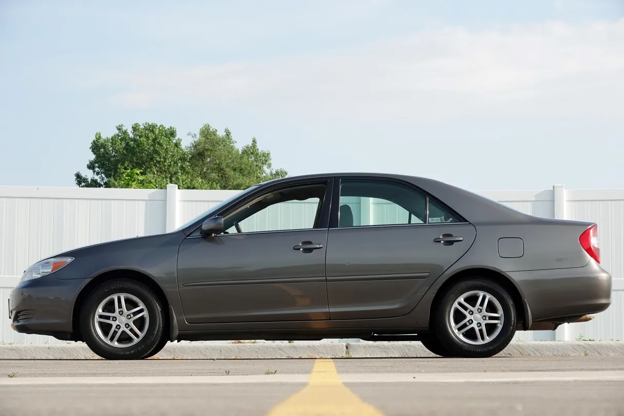 2002 Toyota Camry LE - Photo 12