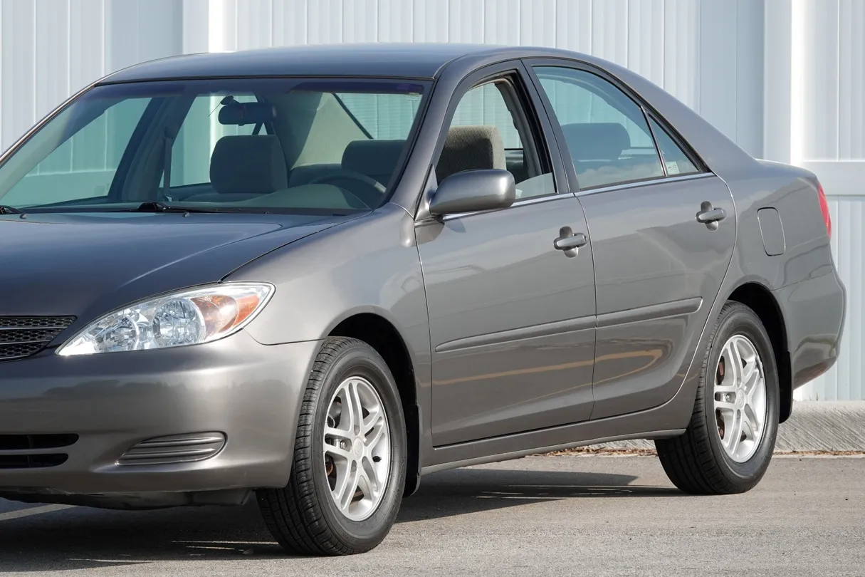 2002 Toyota Camry LE - Photo 13