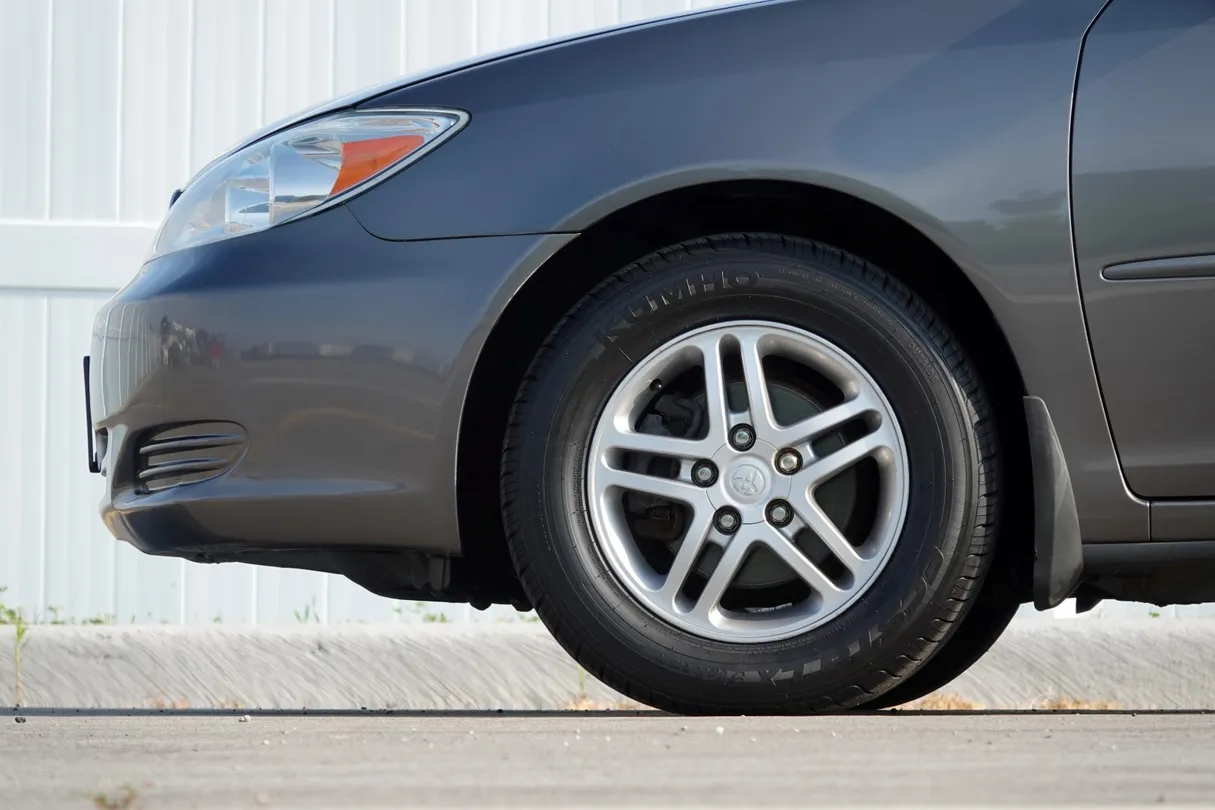 2002 Toyota Camry LE - Photo 37
